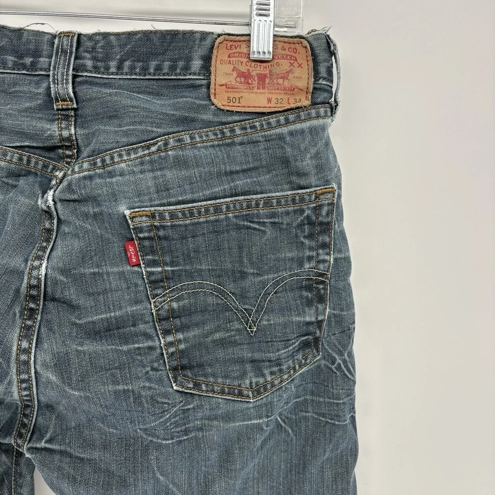 Vintage Levi's 501 Straight Jeans Button Fly Distressed Whisker Y2K Men 32X34